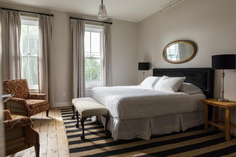 Standard King Room interior